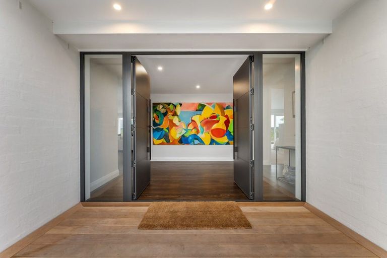 Photo of property in 32 Sandpiper Avenue, Point Wells, 0986