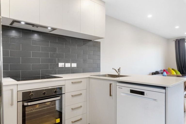 Photo of property in 125b Woodglen Road, Glen Eden, Auckland, 0602