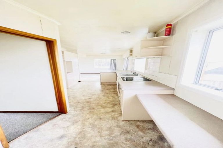 Photo of property in 68b Botany Road, Botany Downs, Auckland, 2010