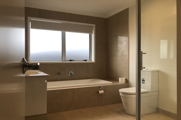 Photo of property in 1 Cooperage Avenue, Kumeu, 0810