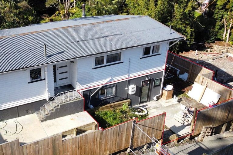 Photo of property in 16 Avonleigh Road, Green Bay, Auckland, 0604