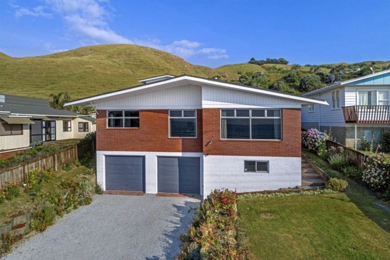Photo of property in 92 Moana Road, Okitu, Gisborne, 4010