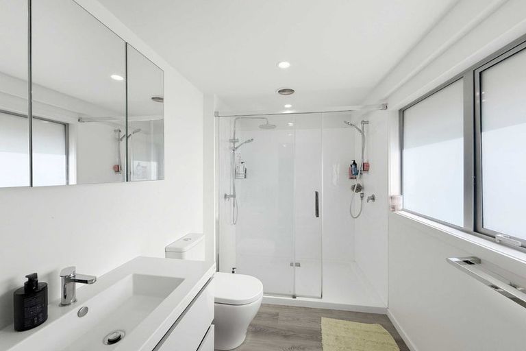 Photo of property in 135 Tirohanga Road, Tirohanga, Lower Hutt, 5010