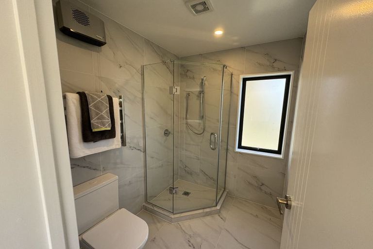 Photo of property in 47b Northcote Road, Hillcrest, Auckland, 0627