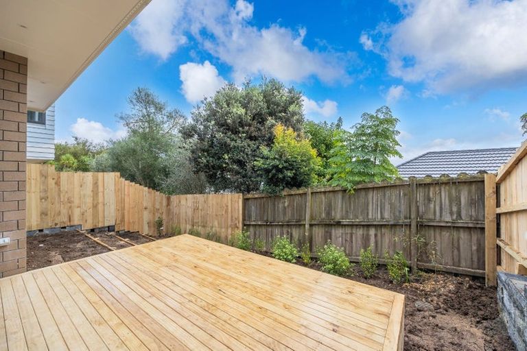 Photo of property in 13b Tenbless Court, Unsworth Heights, Auckland, 0632