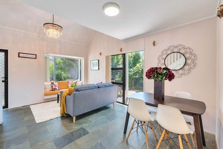 Photo of property in 2/3 Aorangi Place, Birkenhead, Auckland, 0626