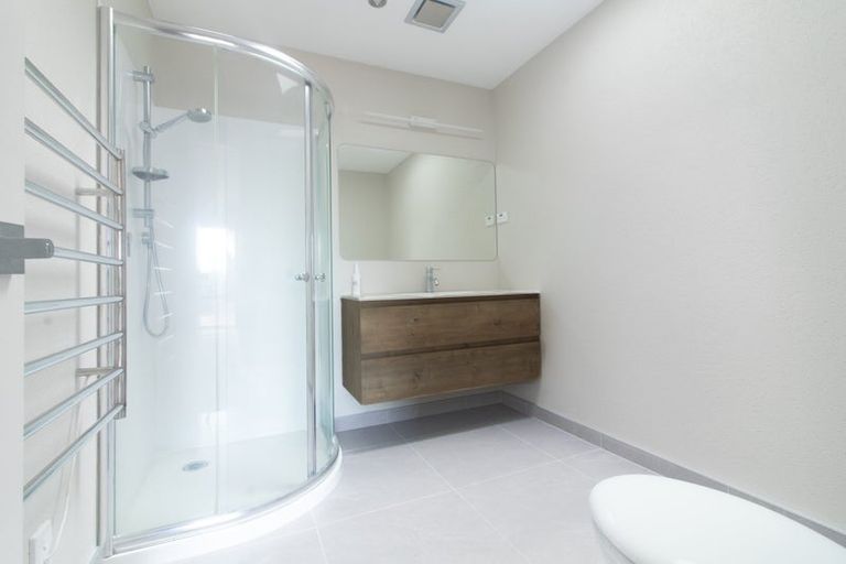 Photo of property in 84 Wade River Road, Stanmore Bay, Whangaparaoa, 0932