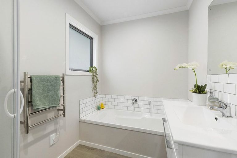 Photo of property in 17a Gloucester Street, Cannons Creek, Porirua, 5024