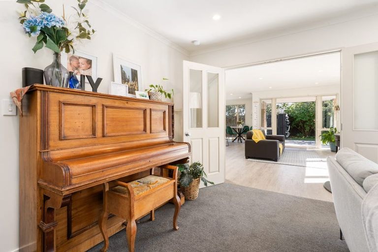 Photo of property in 21 Linkwater Way, Parklands, Christchurch, 8083