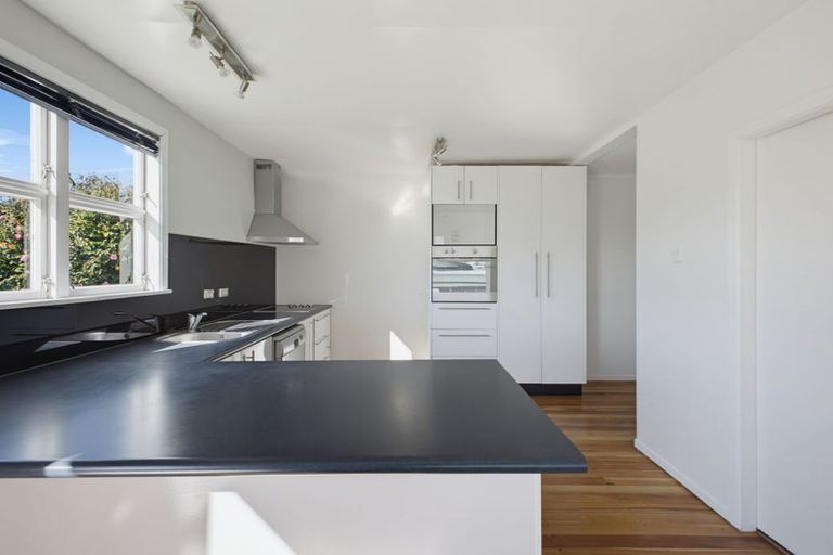 Photo of property in 5 Mayfair Place, Westown, New Plymouth, 4310