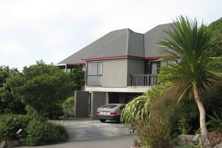 Photo of property in 20 Inverness Lane, Redcliffs, Christchurch, 8081