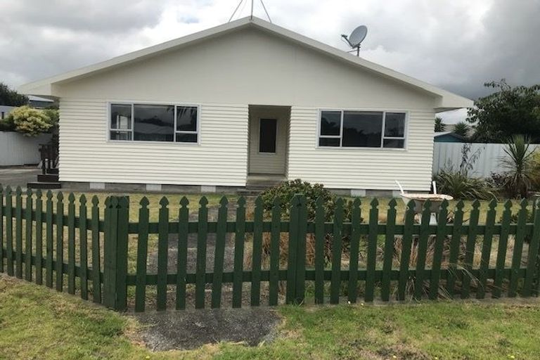 Photo of property in 10 Hadfield Place, Paraparaumu Beach, Paraparaumu, 5032