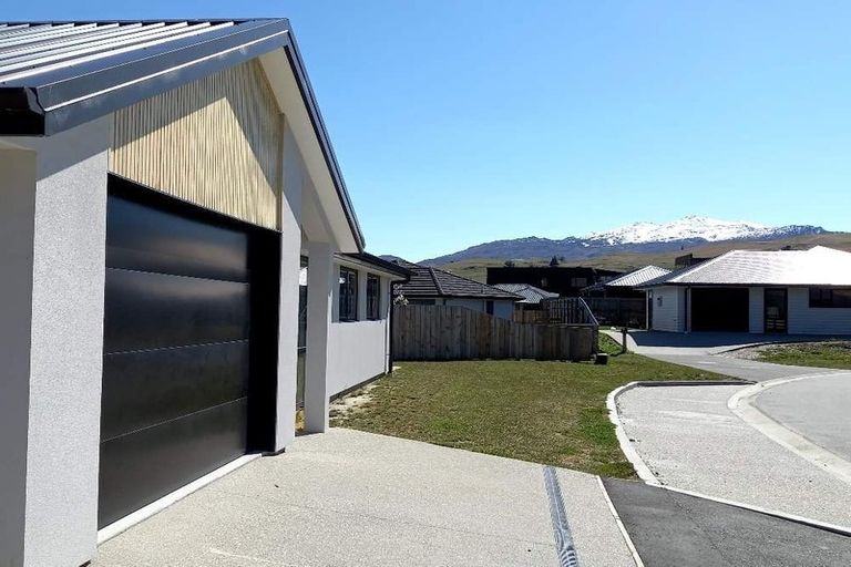 Photo of property in 6 Tudor Lane, Lower Shotover, Queenstown, 9304