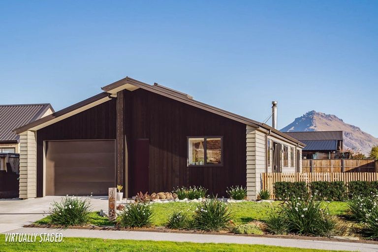 Photo of property in 43 Bannister Street, Jacks Point, Queenstown, 9371