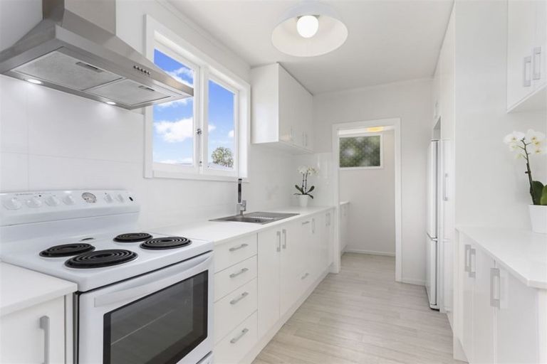 Photo of property in 4a Tiroroa Avenue, Te Atatu South, Auckland, 0610