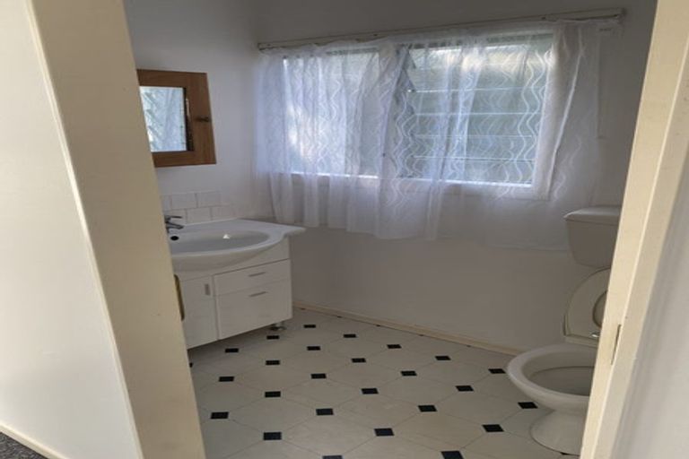 Photo of property in 70 Hellyers Street, Birkdale, Auckland, 0626