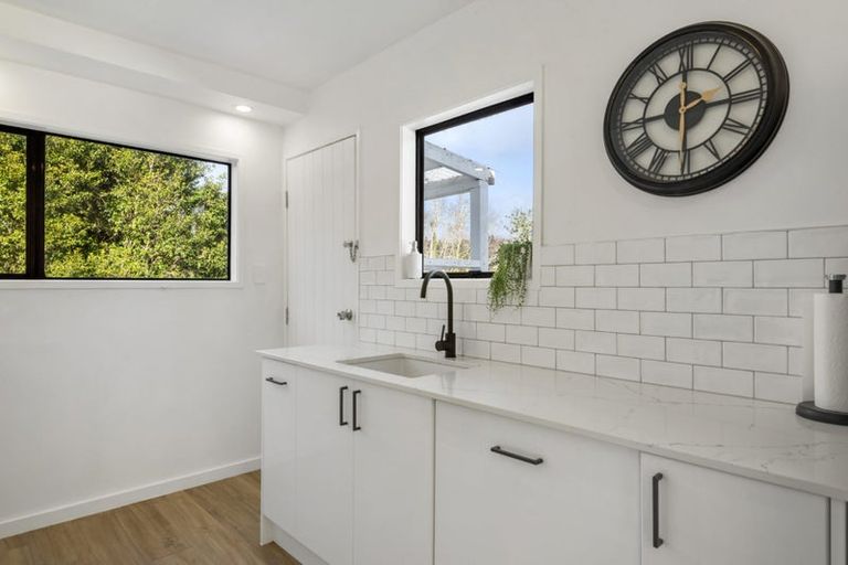 Photo of property in 1/24 John Downs Drive, Browns Bay, Auckland, 0630