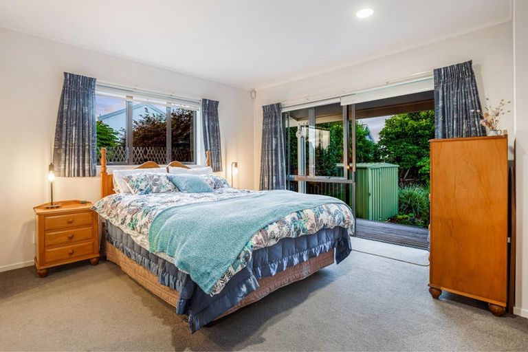 Photo of property in 27 Glucina Avenue, West Harbour, Auckland, 0618