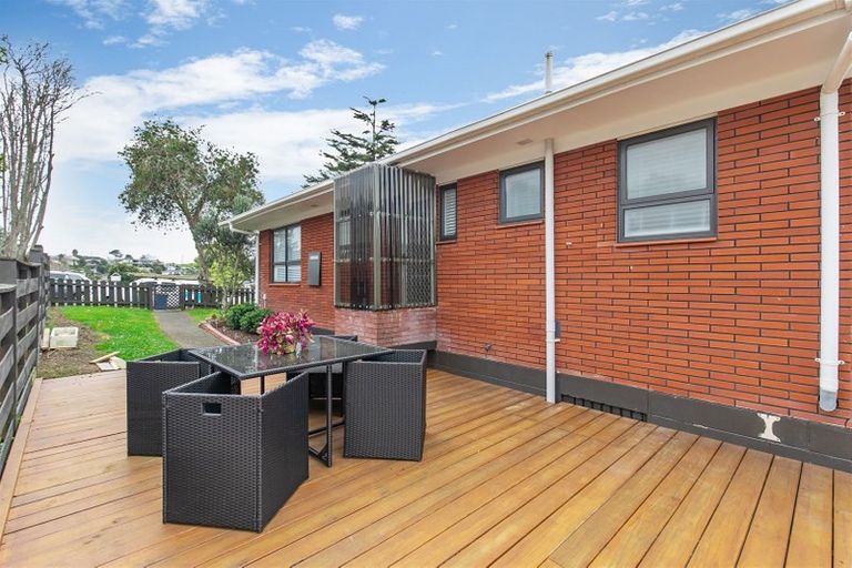 Photo of property in 1/53 Girrahween Drive, Totara Vale, Auckland, 0629