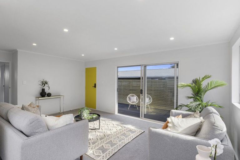 Photo of property in 24 Hartford Crescent, Totara Park, Upper Hutt, 5018