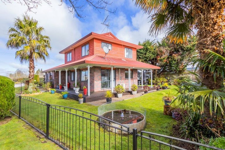 Photo of property in 128 Collins Road, Melville, Hamilton, 3206