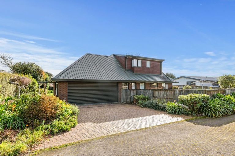 Photo of property in 16 Orchard Place, Lynmore, Rotorua, 3010