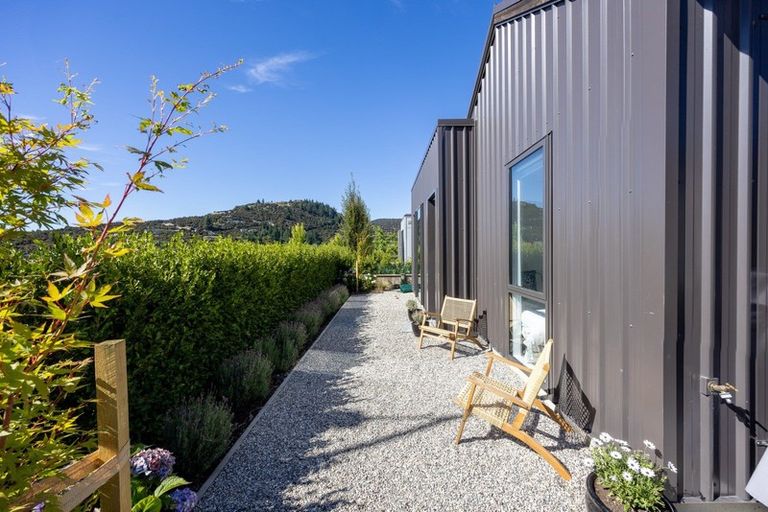 Photo of property in 30 Mount Creighton Crescent, Wanaka, 9305