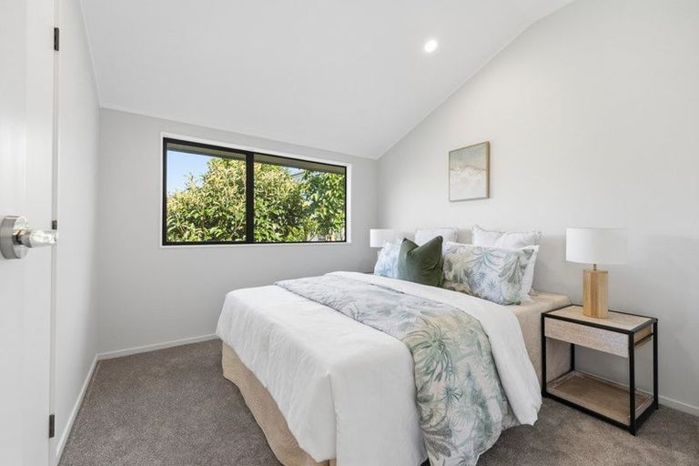 Photo of property in 2 Seaford Place, Murrays Bay, Auckland, 0630