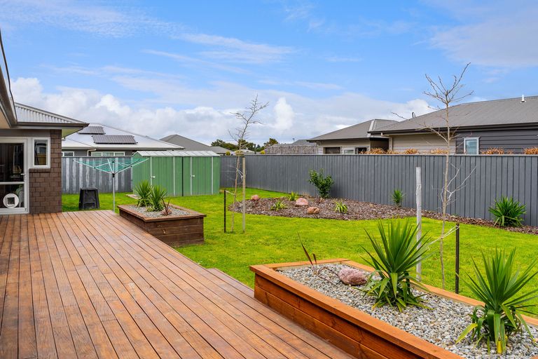 Photo of property in 1 Routhan Way, Carterton, 5713