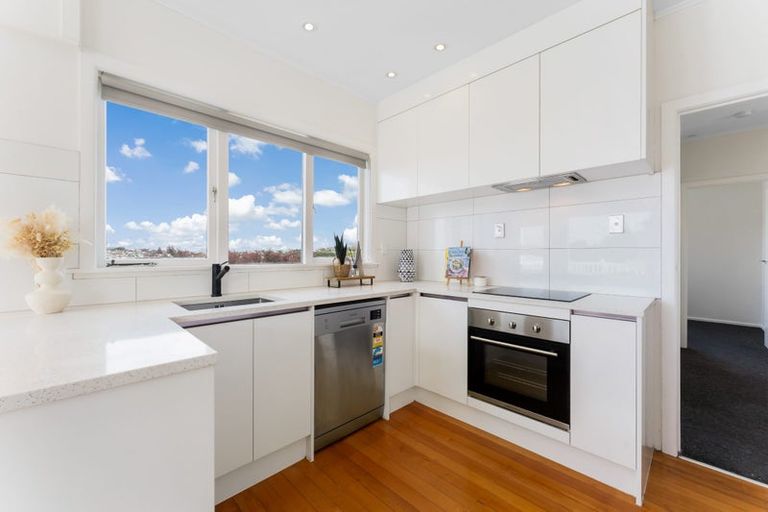 Photo of property in 1/113 Coronation Road, Hillcrest, Auckland, 0627