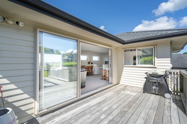Photo of property in 9 Namsan Close, Fairview Heights, Auckland, 0632