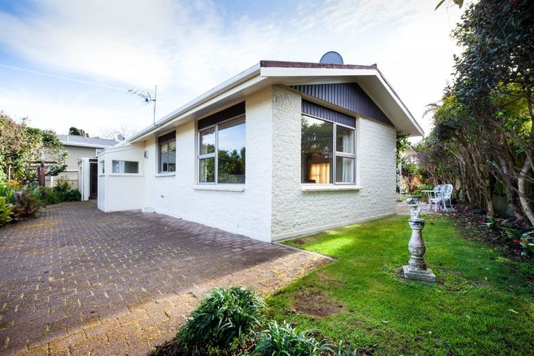 Photo of property in 6 Evelyn Place, Welbourn, New Plymouth, 4310