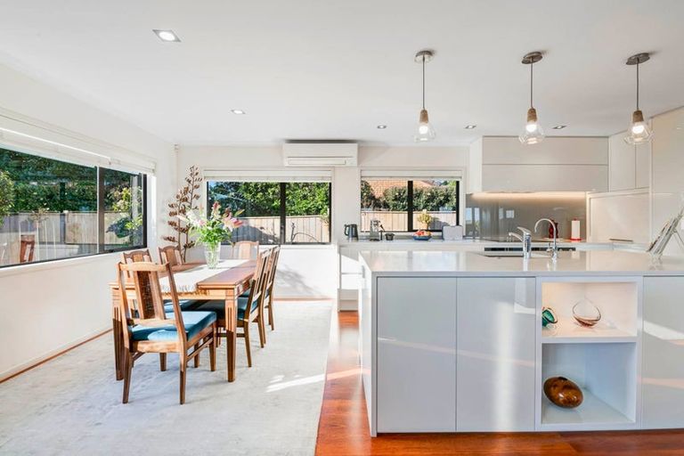 Photo of property in 14 Seamount Drive, Red Beach, 0932