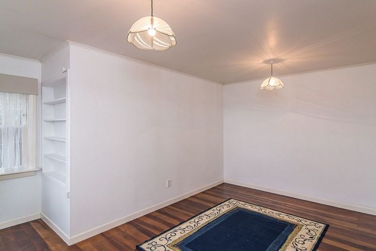 Photo of property in 118 Kelburn Parade, Kelburn, Wellington, 6012