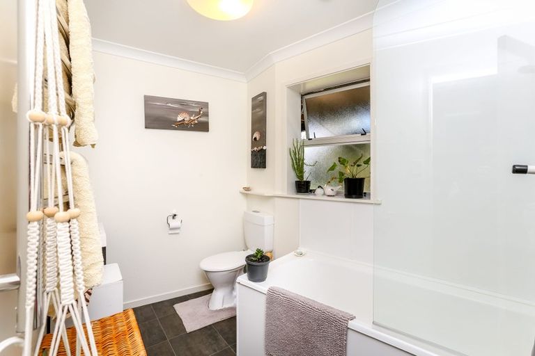 Photo of property in 4 Holloway Road, Omata, New Plymouth, 4374