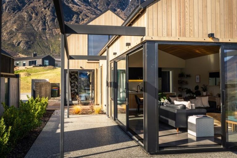 Photo of property in 17 Double Cone Road, Jacks Point, Queenstown, 9371