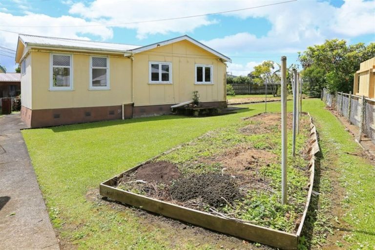 Photo of property in 147 Bruce Mclaren Road, Henderson, Auckland, 0612