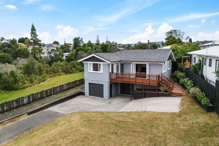 Photo of property in 15 Matipo Road, Te Atatu Peninsula, Auckland, 0610