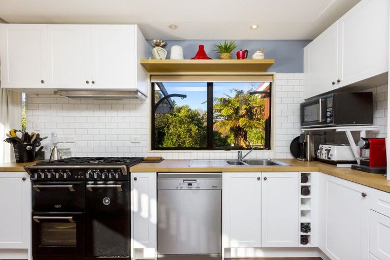 Photo of property in 6 Avian Road, Blue Mountains, Upper Hutt, 5371