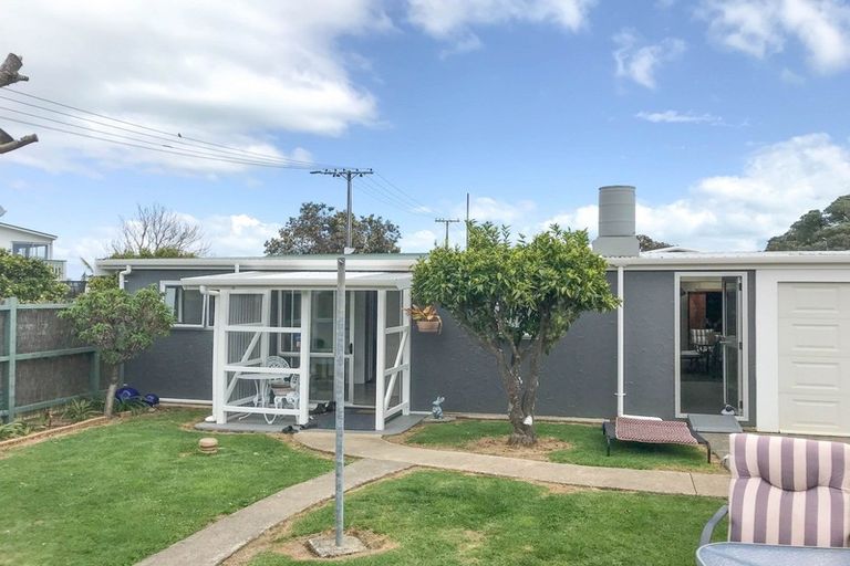 Photo of property in 19 West Crescent, Te Puru, Thames, 3575