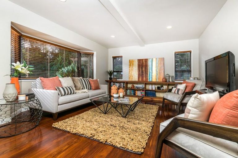 Photo of property in 1 The Knoll, Greenhithe, Auckland, 0632