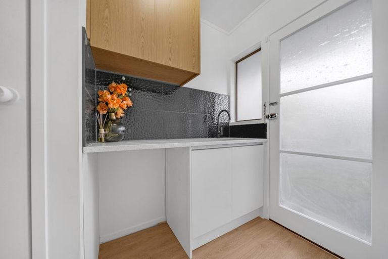 Photo of property in 2/4173a Great North Road, Glen Eden, Auckland, 0602