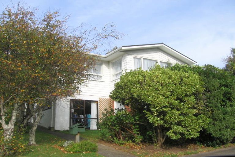 Photo of property in 6 Saint Catherines Terrace, Tawa, Wellington, 5028