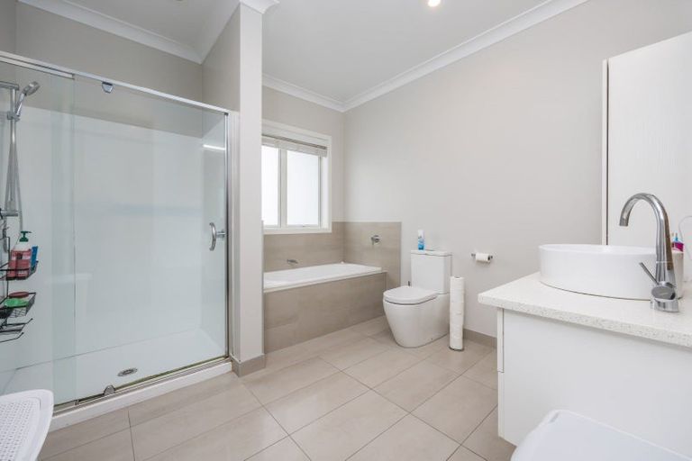 Photo of property in 76 Madison Terrace, Silverdale, 0932