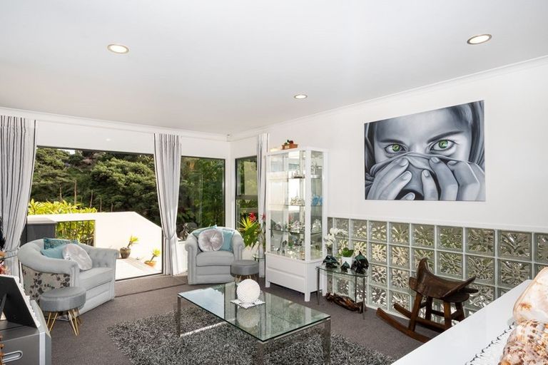 Photo of property in 35 Vermeer Place, West Harbour, Auckland, 0618
