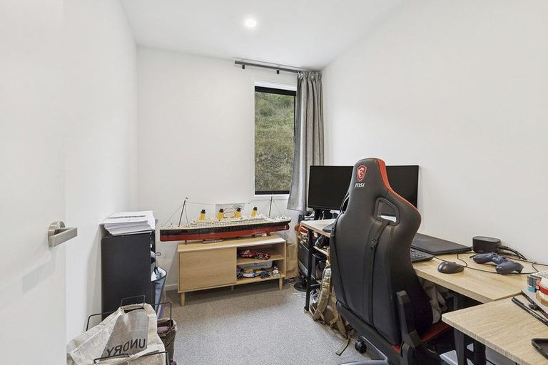 Photo of property in 21 Holystone Road, Whitby, Porirua, 5024