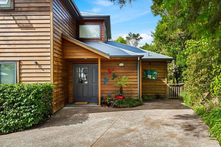 Photo of property in 4a Pounamu Avenue, Greenhithe, Auckland, 0632