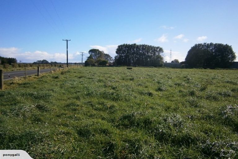 Photo of property in 581 Waitara Road, Huirangi, New Plymouth, 4373