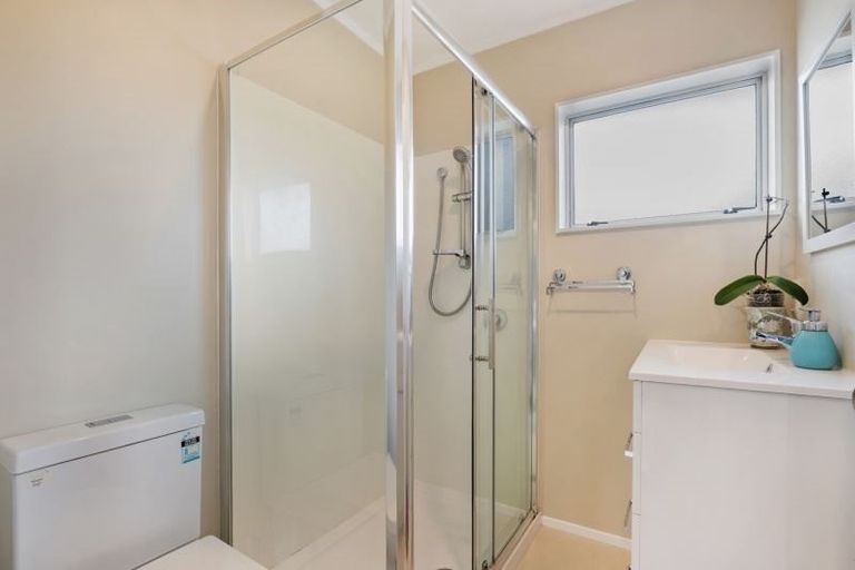 Photo of property in 2/24 Gazelle Avenue, Beach Haven, Auckland, 0626
