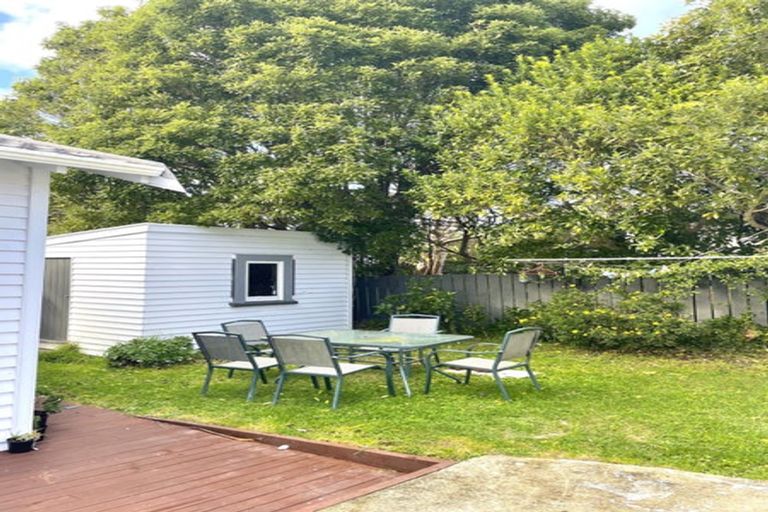 Photo of property in 17 Ranelagh Street, Karori, Wellington, 6012